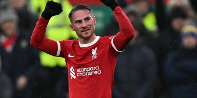tiền vệ Liverpool